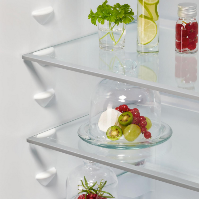 AEG NSC7T185ES 54.6cm Frost Free Fridge Freezer