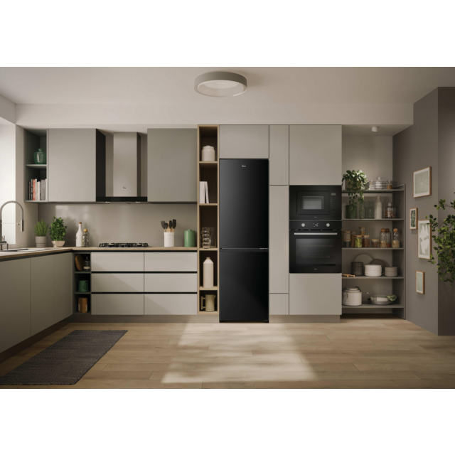 Hoover HONCQ3T518ENTK Total No Frost Fridge Freezer Black